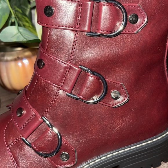 Woman’s SO faux leather combat boot ( NEVER WORN ) - Picture 8 of 14